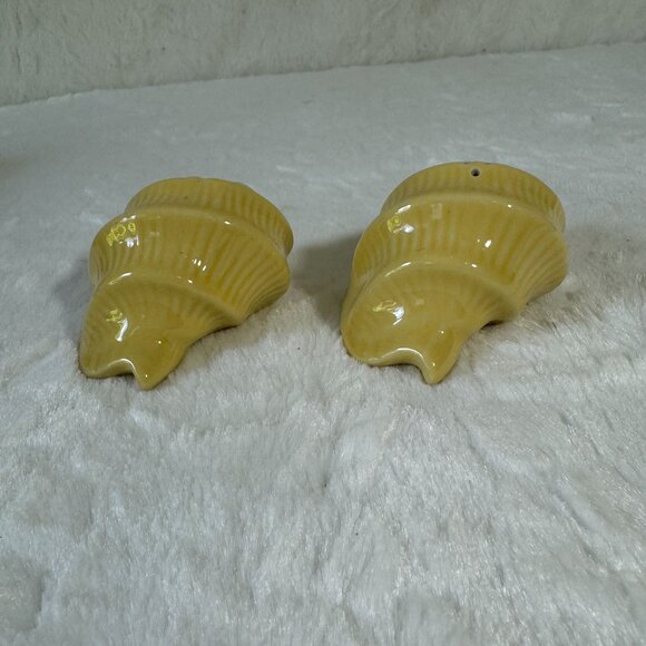 Andrea By Sadek Yellow Seashell Salt & Pepper Shakers Set - Picture 7 of 9